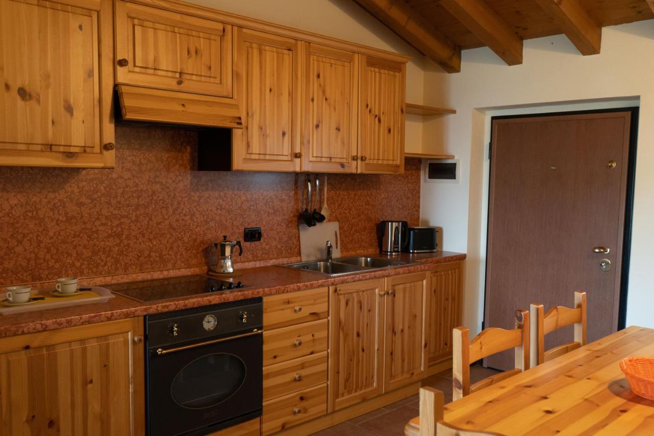 La Fiocchina - Magic Place - Apartments & Studios In Garda Lake - Countryside Farmhouse, Inside The Middle Of The Lake 萨罗 外观 照片