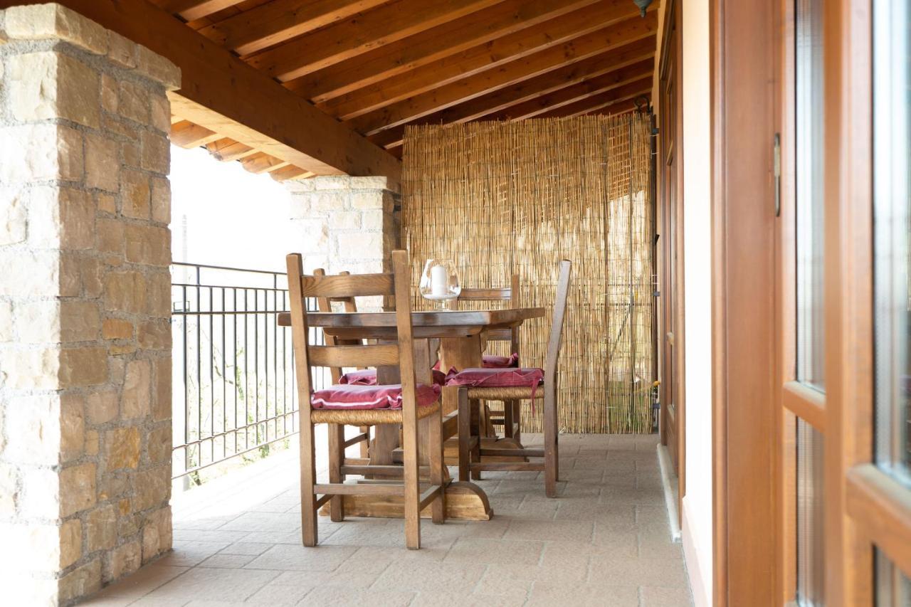La Fiocchina - Magic Place - Apartments & Studios In Garda Lake - Countryside Farmhouse, Inside The Middle Of The Lake 萨罗 外观 照片