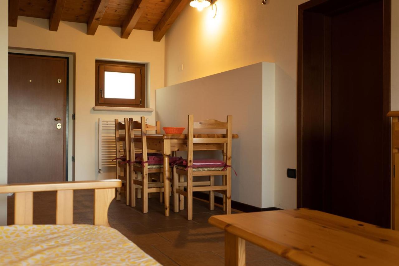 La Fiocchina - Magic Place - Apartments & Studios In Garda Lake - Countryside Farmhouse, Inside The Middle Of The Lake 萨罗 外观 照片