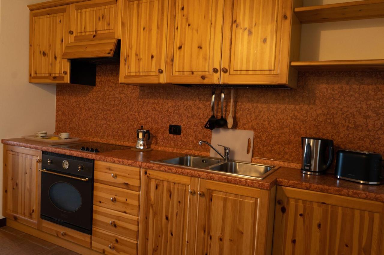 La Fiocchina - Magic Place - Apartments & Studios In Garda Lake - Countryside Farmhouse, Inside The Middle Of The Lake 萨罗 外观 照片