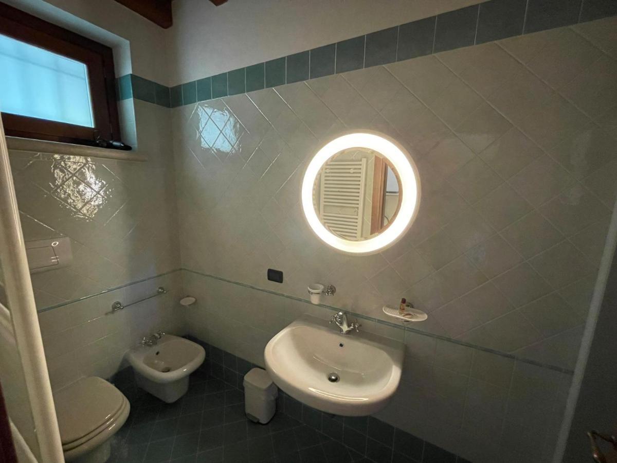 La Fiocchina - Magic Place - Apartments & Studios In Garda Lake - Countryside Farmhouse, Inside The Middle Of The Lake 萨罗 外观 照片