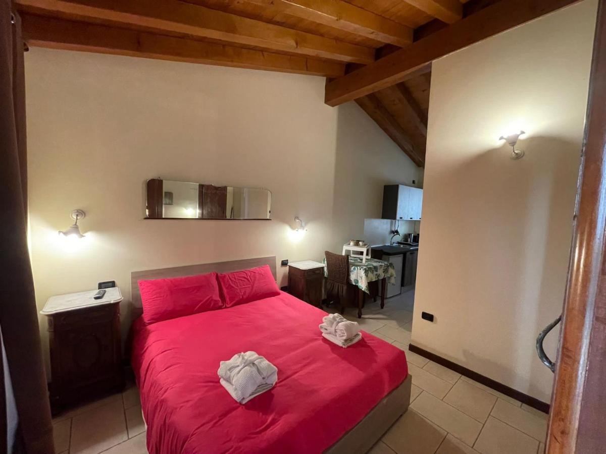 La Fiocchina - Magic Place - Apartments & Studios In Garda Lake - Countryside Farmhouse, Inside The Middle Of The Lake 萨罗 外观 照片