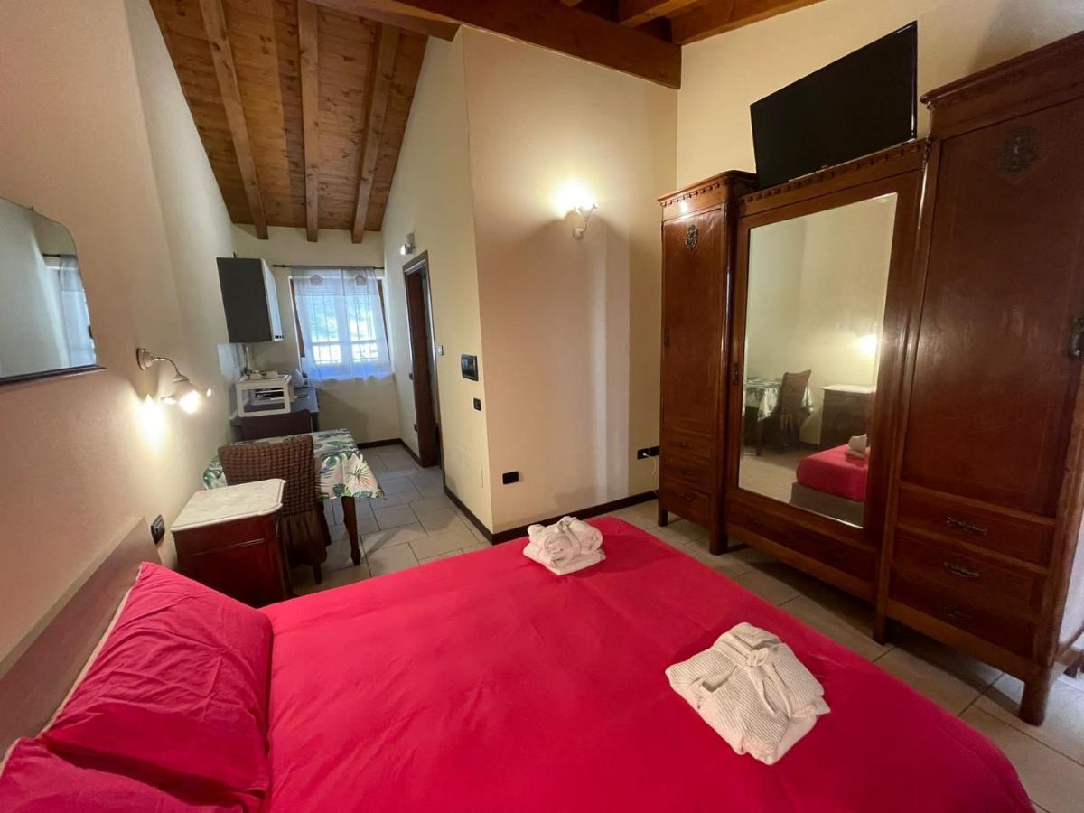 La Fiocchina - Magic Place - Apartments & Studios In Garda Lake - Countryside Farmhouse, Inside The Middle Of The Lake 萨罗 外观 照片