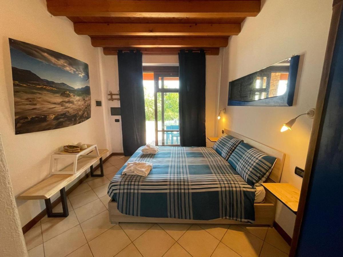 La Fiocchina - Magic Place - Apartments & Studios In Garda Lake - Countryside Farmhouse, Inside The Middle Of The Lake 萨罗 外观 照片