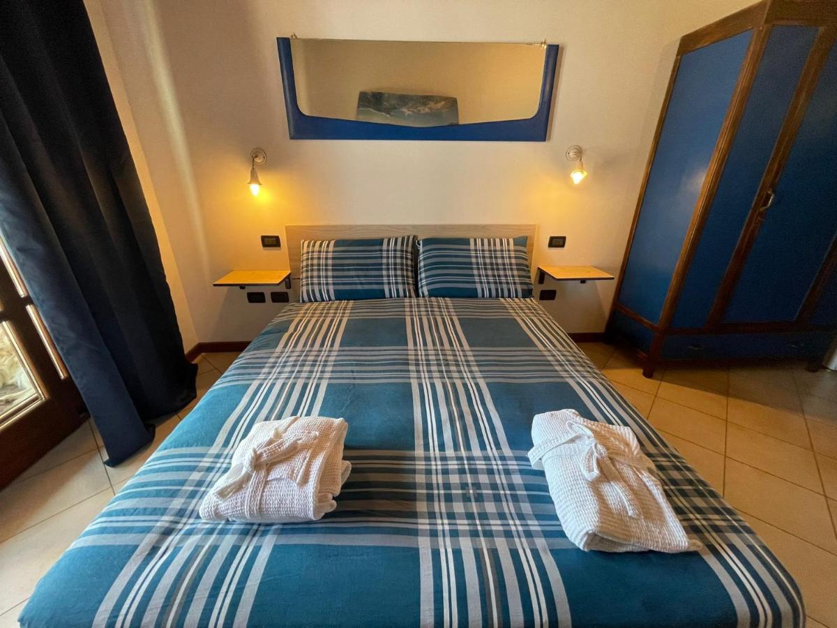 La Fiocchina - Magic Place - Apartments & Studios In Garda Lake - Countryside Farmhouse, Inside The Middle Of The Lake 萨罗 外观 照片