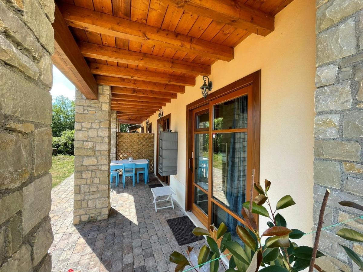La Fiocchina - Magic Place - Apartments & Studios In Garda Lake - Countryside Farmhouse, Inside The Middle Of The Lake 萨罗 外观 照片
