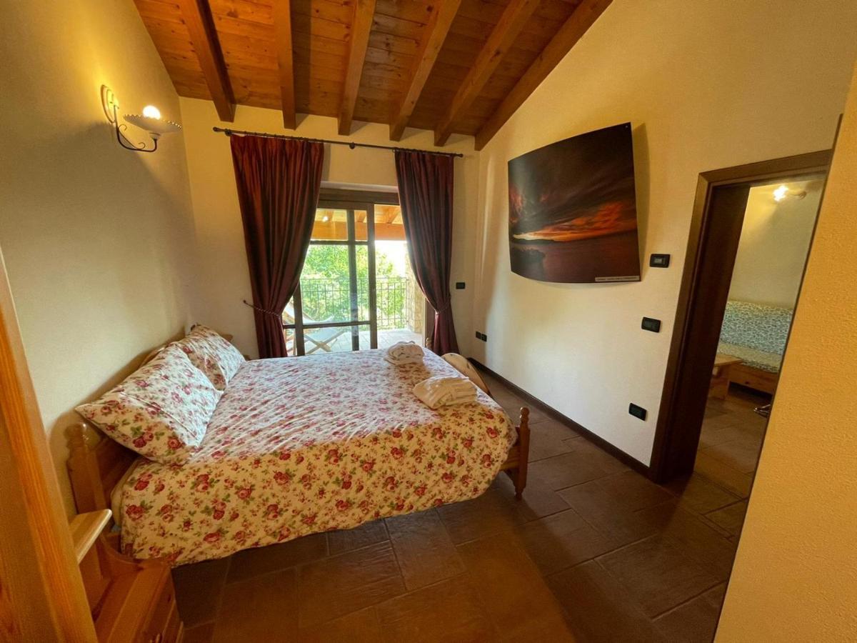 La Fiocchina - Magic Place - Apartments & Studios In Garda Lake - Countryside Farmhouse, Inside The Middle Of The Lake 萨罗 外观 照片