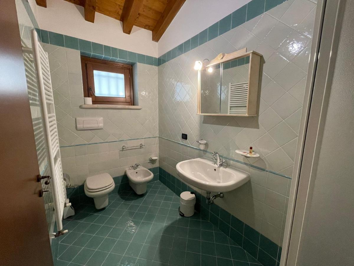 La Fiocchina - Magic Place - Apartments & Studios In Garda Lake - Countryside Farmhouse, Inside The Middle Of The Lake 萨罗 外观 照片