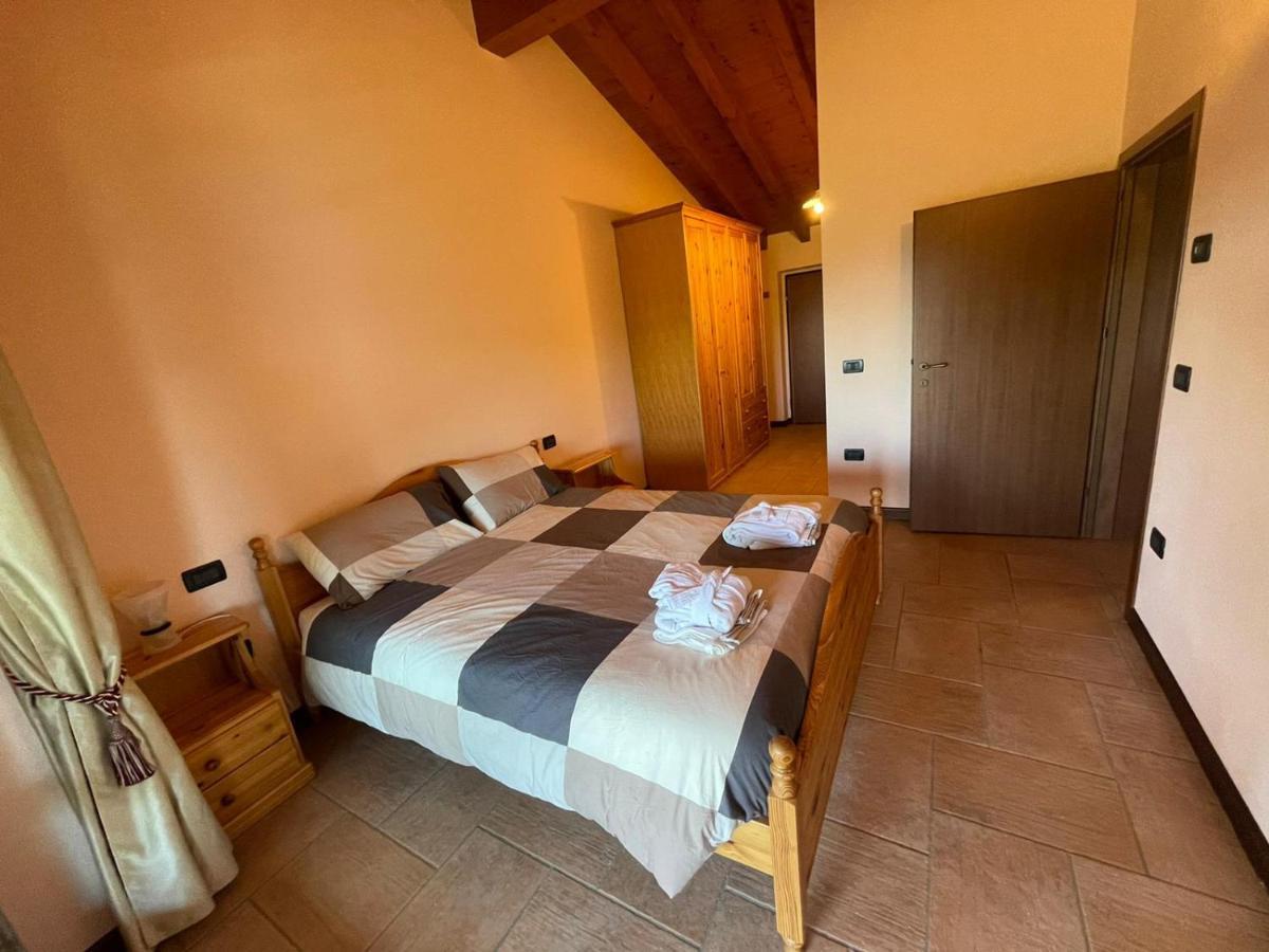 La Fiocchina - Magic Place - Apartments & Studios In Garda Lake - Countryside Farmhouse, Inside The Middle Of The Lake 萨罗 外观 照片