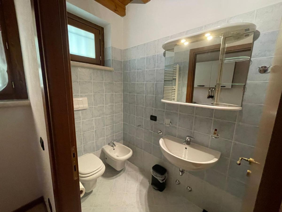 La Fiocchina - Magic Place - Apartments & Studios In Garda Lake - Countryside Farmhouse, Inside The Middle Of The Lake 萨罗 外观 照片