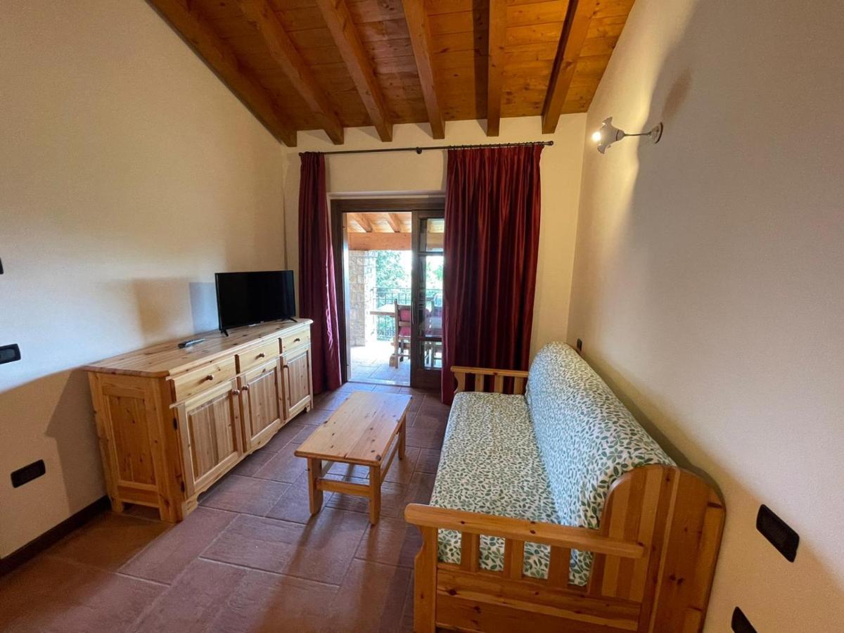 La Fiocchina - Magic Place - Apartments & Studios In Garda Lake - Countryside Farmhouse, Inside The Middle Of The Lake 萨罗 外观 照片