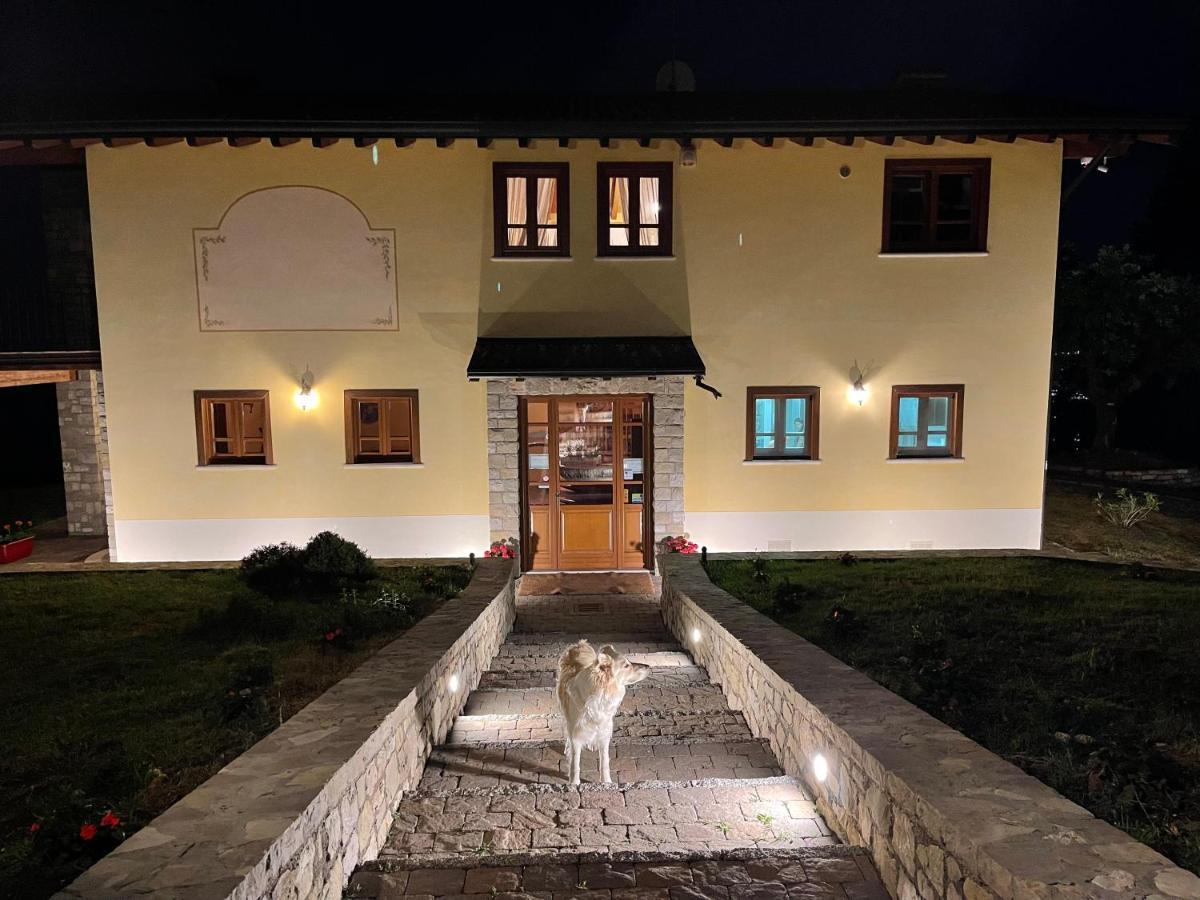 La Fiocchina - Magic Place - Apartments & Studios In Garda Lake - Countryside Farmhouse, Inside The Middle Of The Lake 萨罗 外观 照片