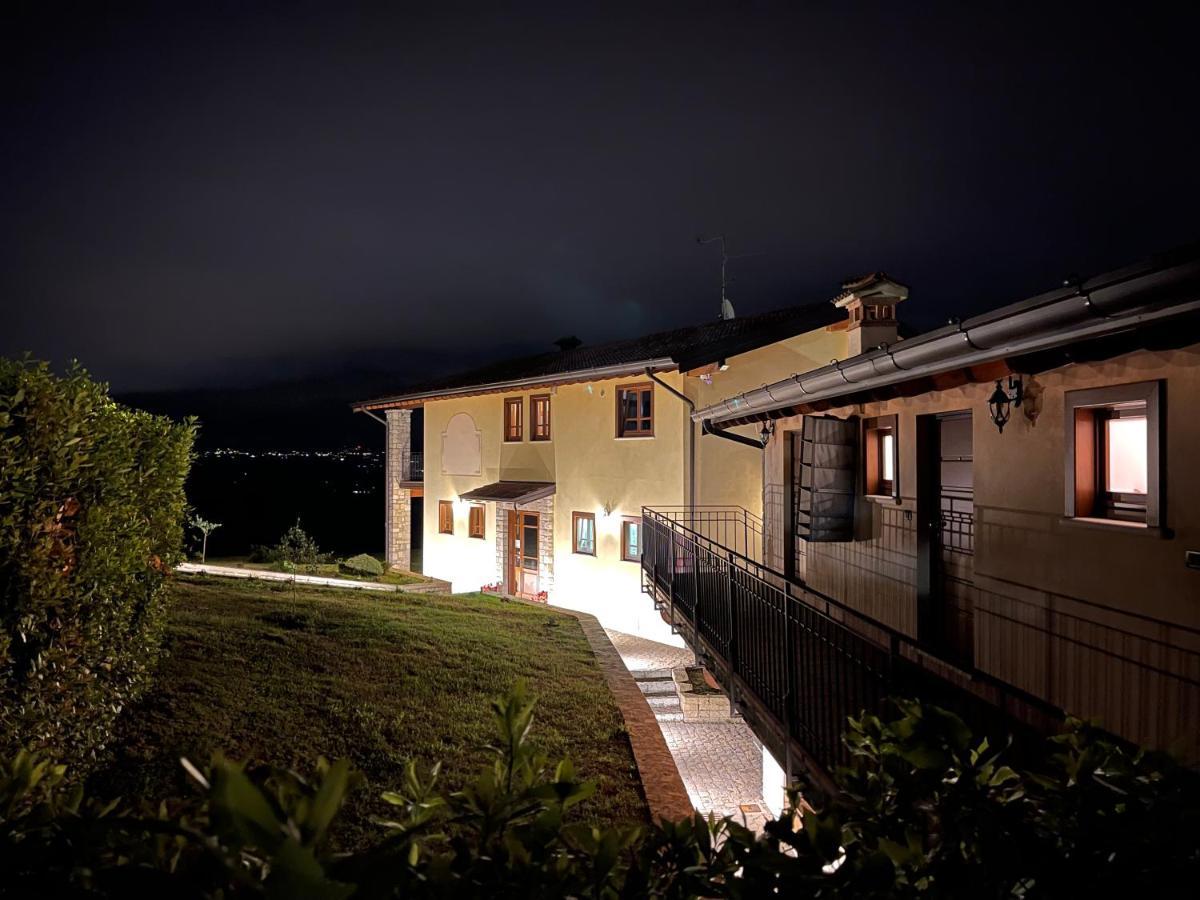 La Fiocchina - Magic Place - Apartments & Studios In Garda Lake - Countryside Farmhouse, Inside The Middle Of The Lake 萨罗 外观 照片