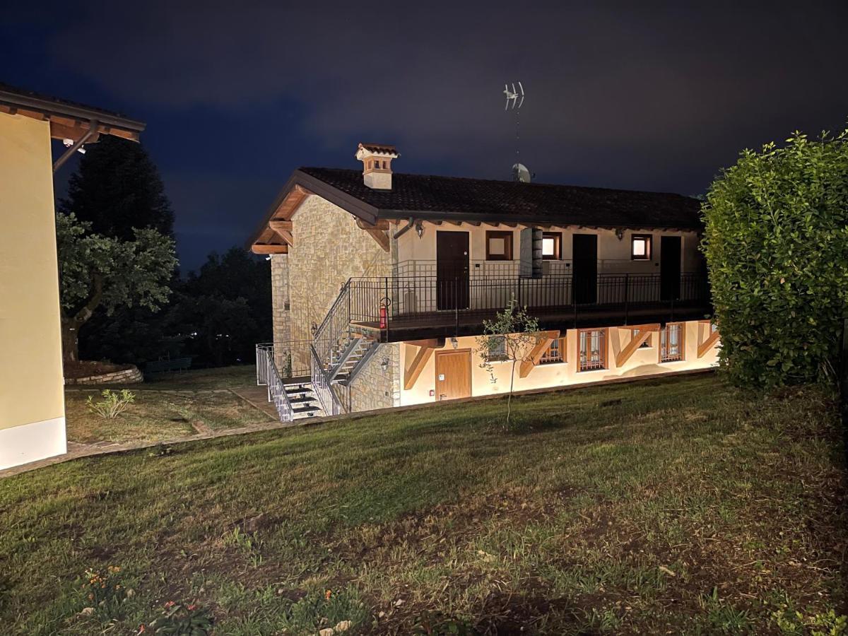 La Fiocchina - Magic Place - Apartments & Studios In Garda Lake - Countryside Farmhouse, Inside The Middle Of The Lake 萨罗 外观 照片